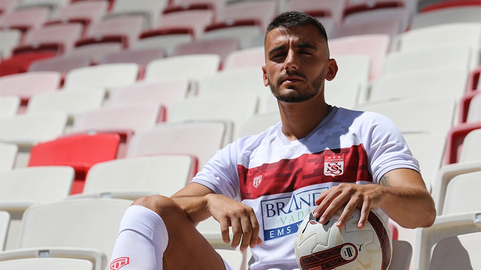 Sivasspor yeni transferi Yunan stoper: 2 yıllık sözleşme yapıldı