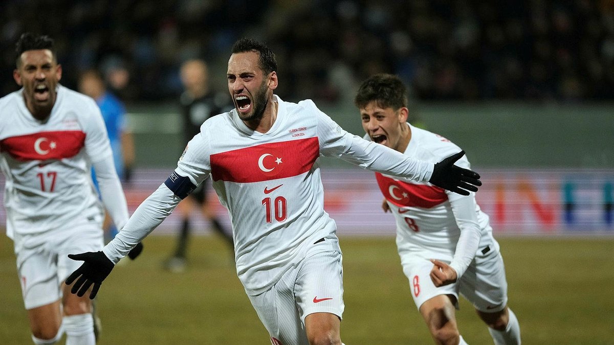 Hakan Çalhanoğlu’na büyük onur